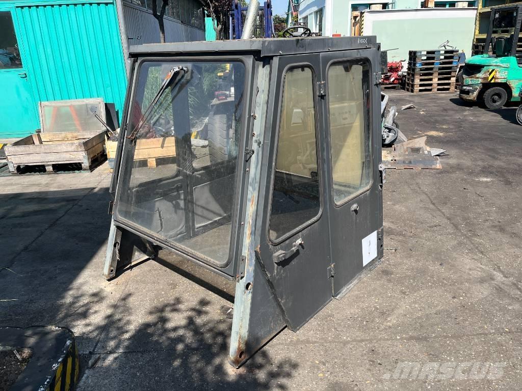 Nissan CABIN W-1038 Kabiny i wnętrze