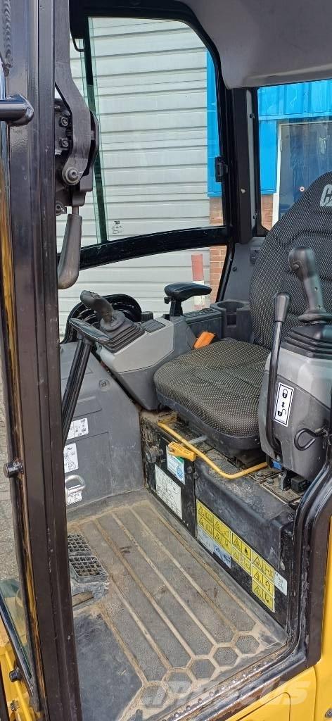 CAT 301.6 Minikoparki