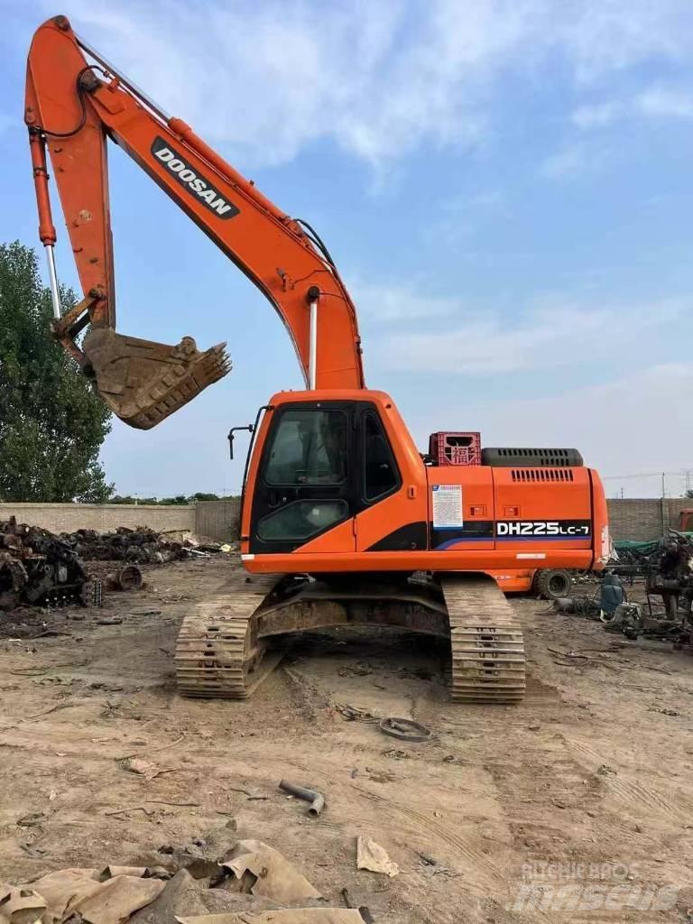 Doosan DH 225 LC-9 Koparki gąsienicowe