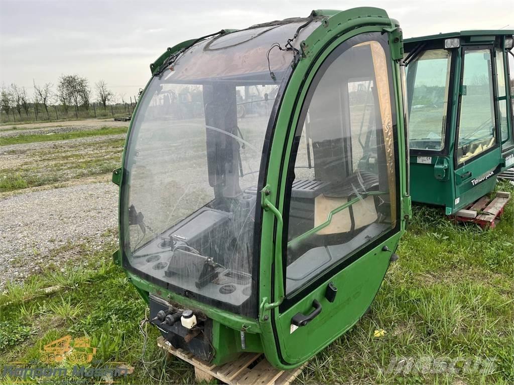 John Deere 1470E Kabiny i wnętrze