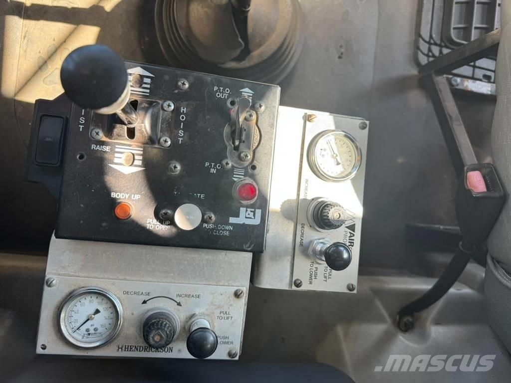 Mack GU813 Wywrotki