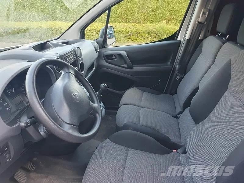 Peugeot Partner Samochody dostawcze ze skrzynią zamkniętą