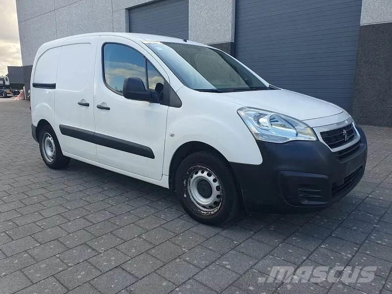 Peugeot Partner Samochody dostawcze ze skrzynią zamkniętą