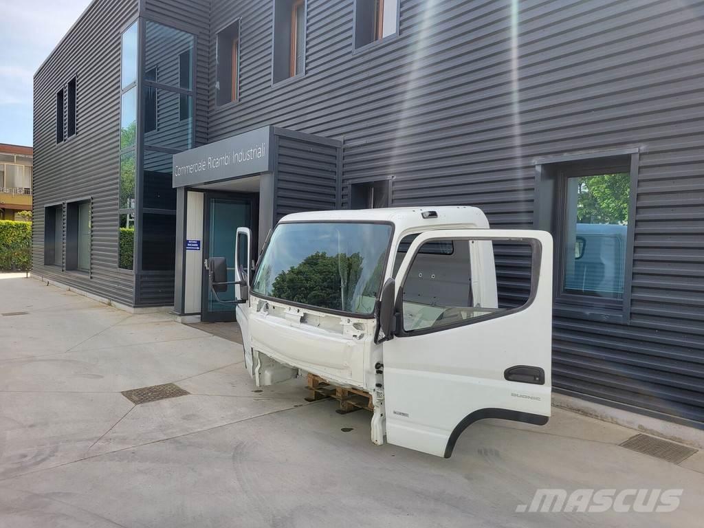Mitsubishi Fuso "C" Kabiny i wnętrze
