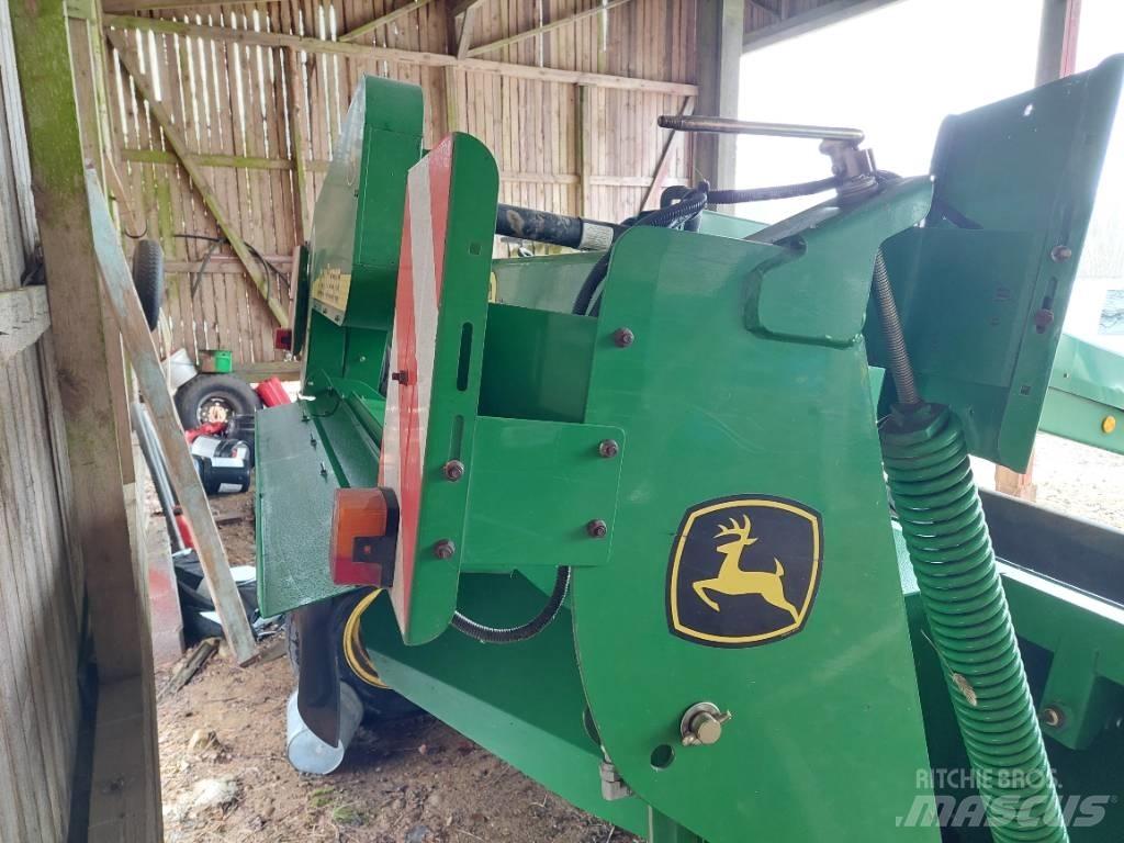 John Deere 730 Kosiarki ze wstępną obróbka paszy