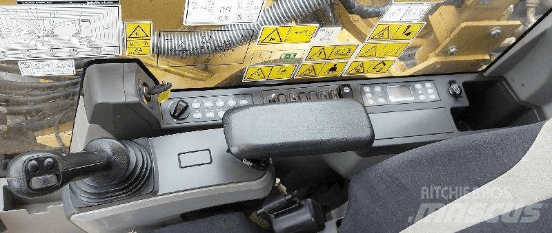 CAT 326F Koparki gąsienicowe