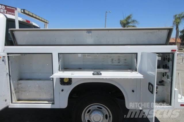 Ford F250 Samochody ratownicze pomocy drogowej