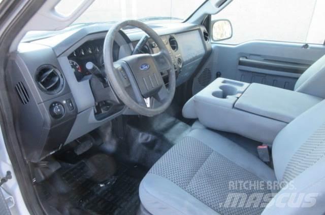 Ford F350 Samochody ratownicze pomocy drogowej
