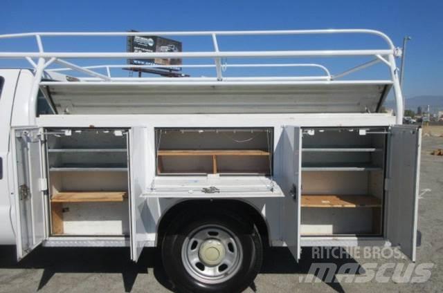 Ford F350 Samochody ratownicze pomocy drogowej
