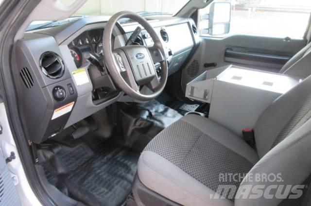 Ford F350 Samochody ratownicze pomocy drogowej