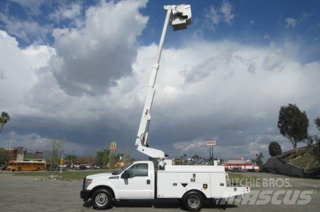 Ford F350 Samochody ratownicze pomocy drogowej
