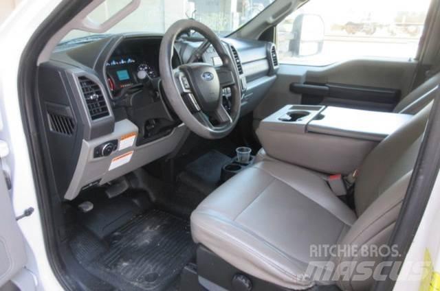 Ford F450 Samochody ratownicze pomocy drogowej