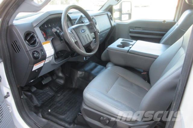 Ford F550 Samochody ratownicze pomocy drogowej