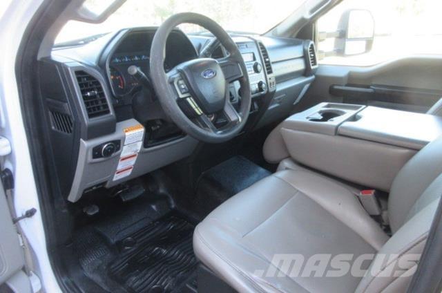 Ford F550 Samochody ratownicze pomocy drogowej