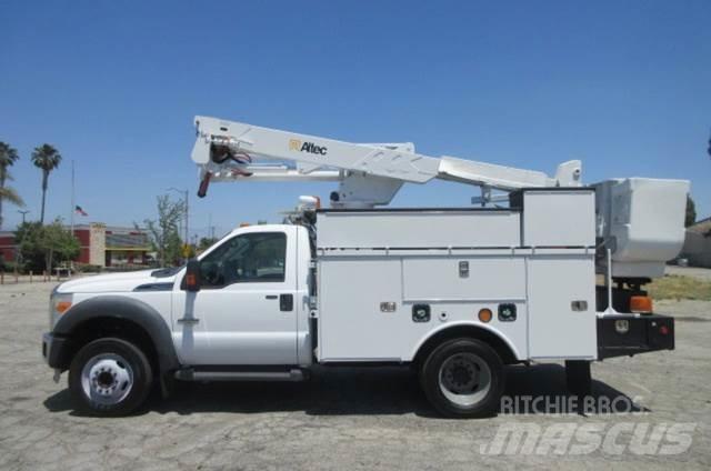 Ford F550 Samochody ratownicze pomocy drogowej