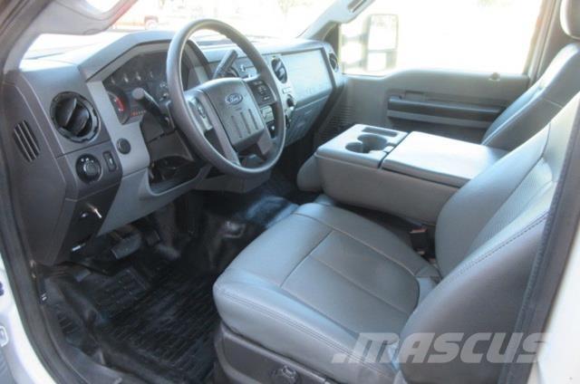 Ford F550 Samochody ratownicze pomocy drogowej