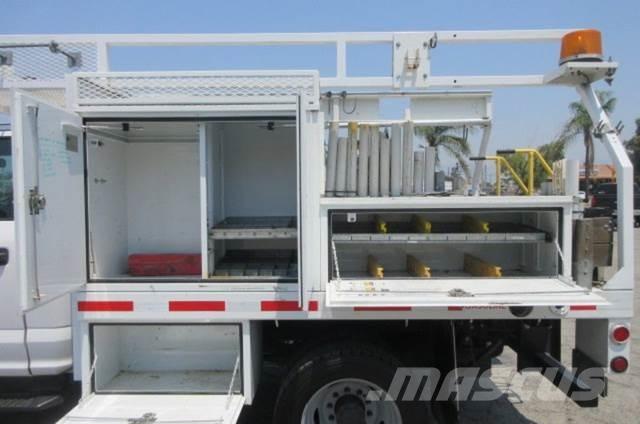 Ford F550 Samochody ratownicze pomocy drogowej