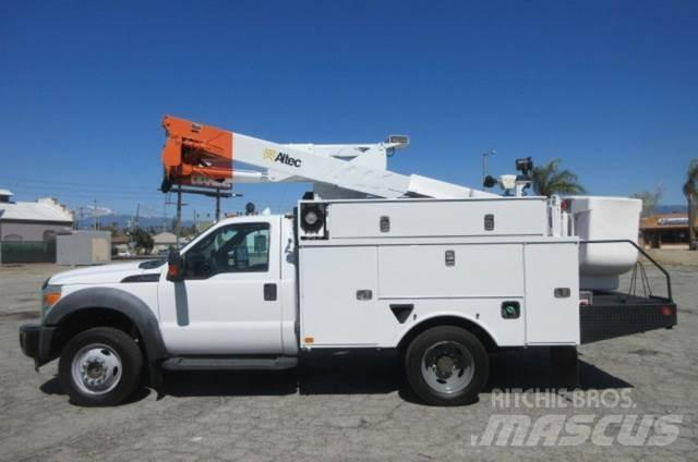 Ford F550 Samochody ratownicze pomocy drogowej