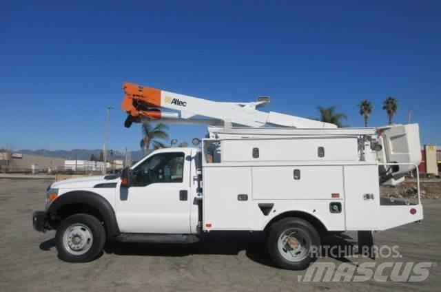 Ford F550 Samochody ratownicze pomocy drogowej