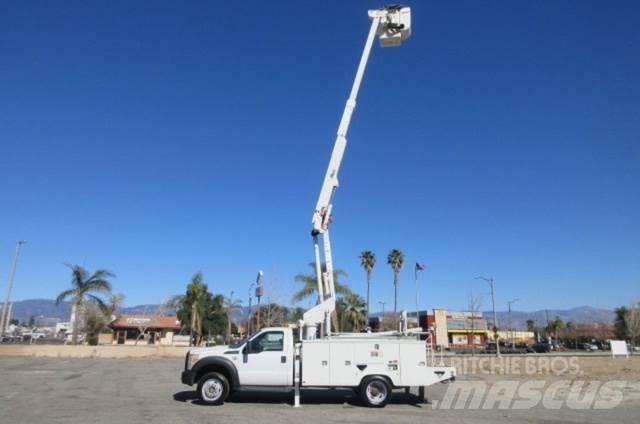 Ford F550 Samochody ratownicze pomocy drogowej