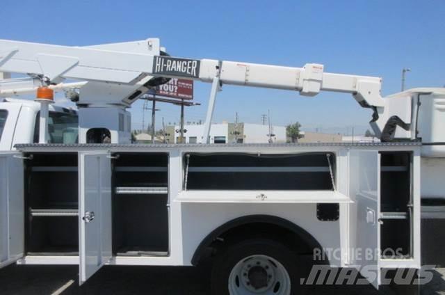 Ford F550 Samochody ratownicze pomocy drogowej