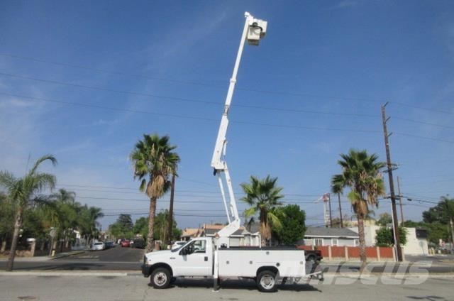 Ford F550 Samochody ratownicze pomocy drogowej