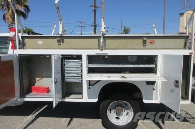 Ford F550 Samochody ratownicze pomocy drogowej