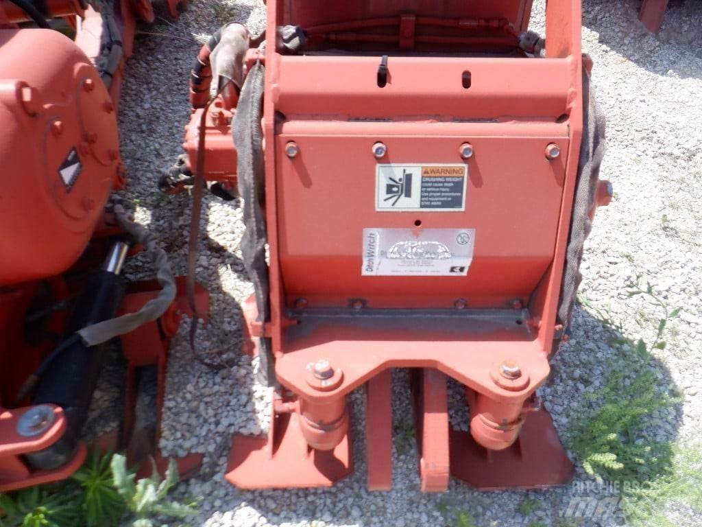 Ditch Witch M530 Pługi