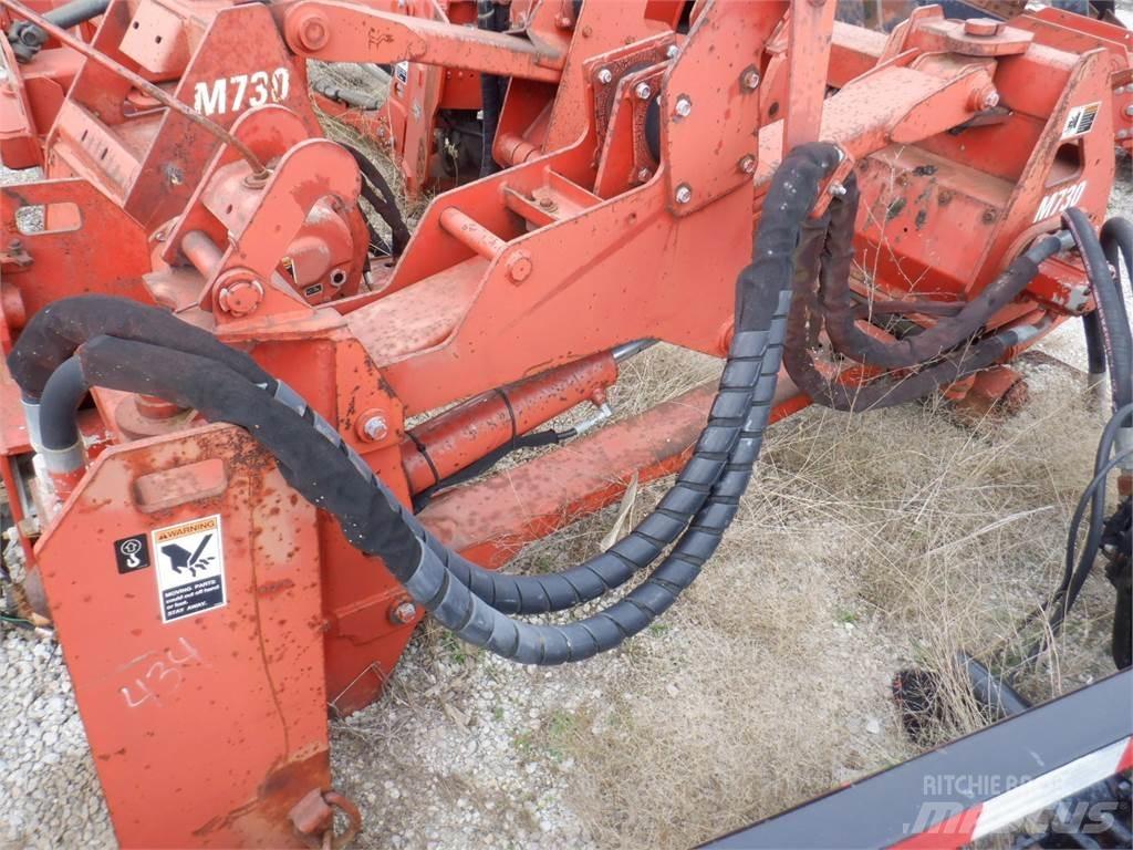 Ditch Witch M730 Pługi