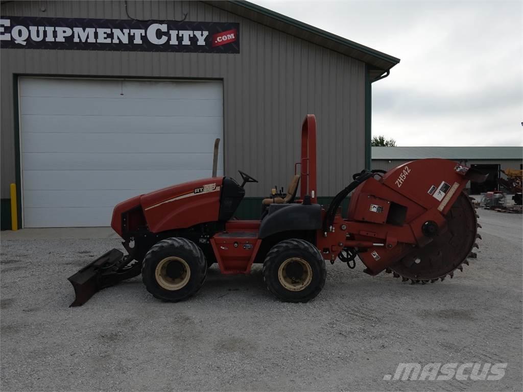 Ditch Witch RT55 Piły do skał i betonu