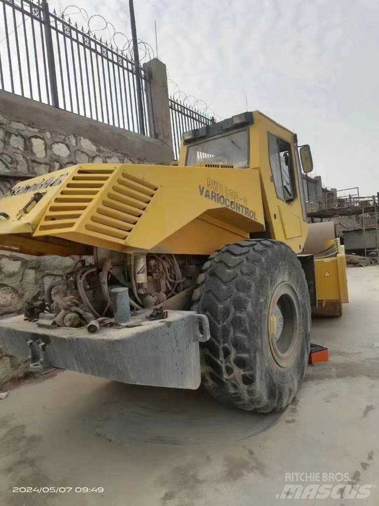 Bomag bw225d-3 Walce jednobębnowe