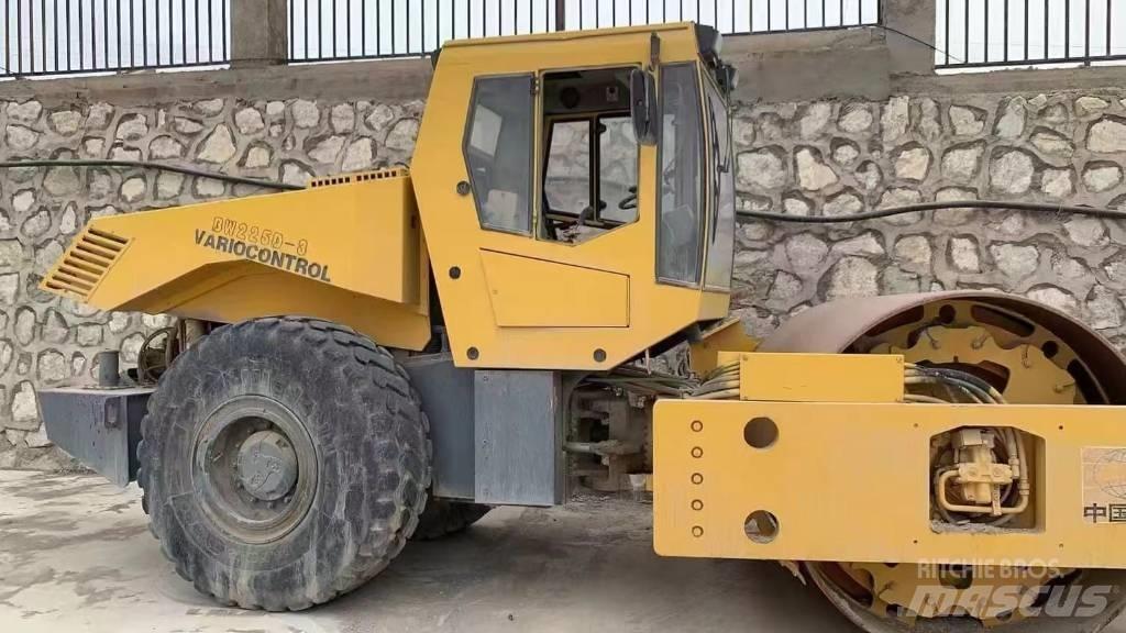 Bomag bw225d-3 Walce jednobębnowe