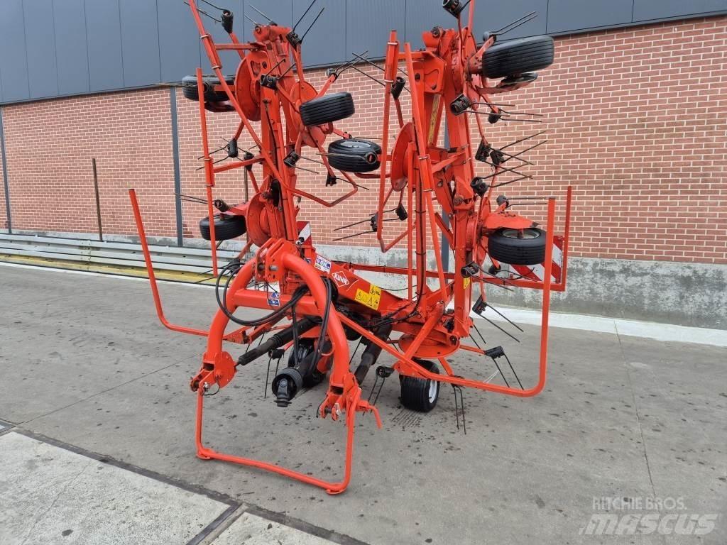 Kuhn 8702 Zgrabiarki i przetrząsacze