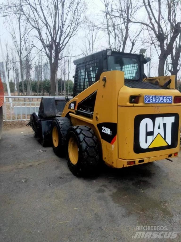 CAT 226 B Ładowarki burtowe