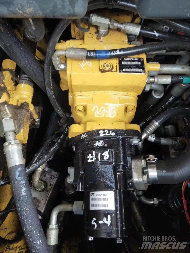 CAT 226 B Ładowarki burtowe