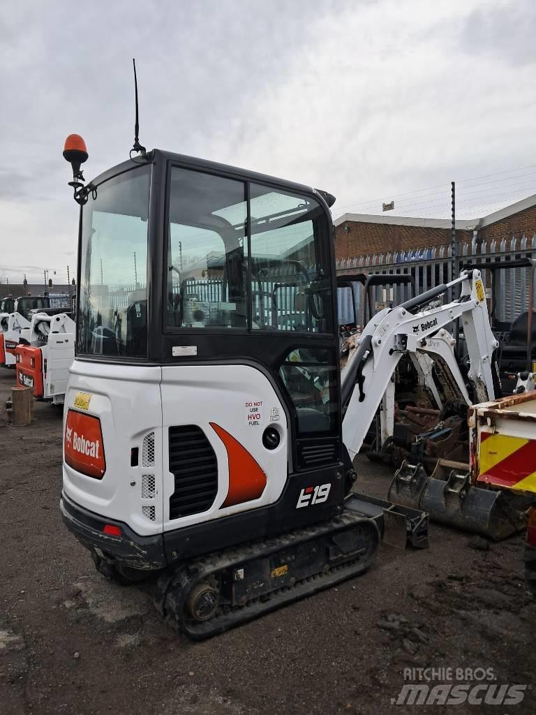 Bobcat E19 cabin Minikoparki