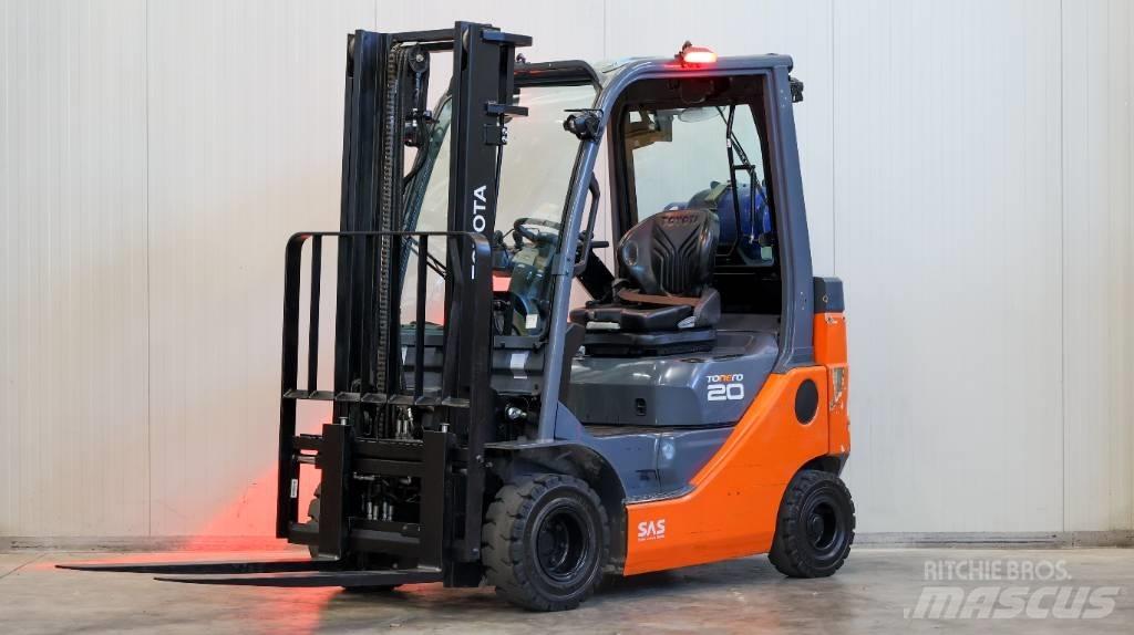 Toyota 02-8 FGKF 20 Wózki LPG