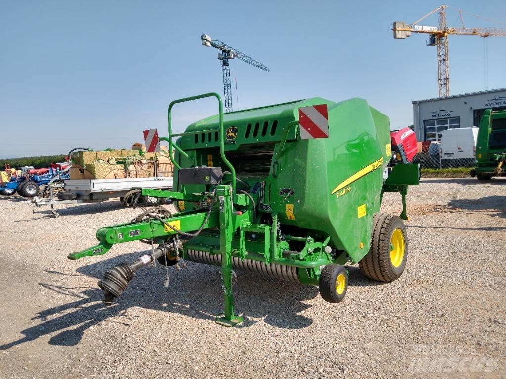John Deere F441M Prasy zwijające