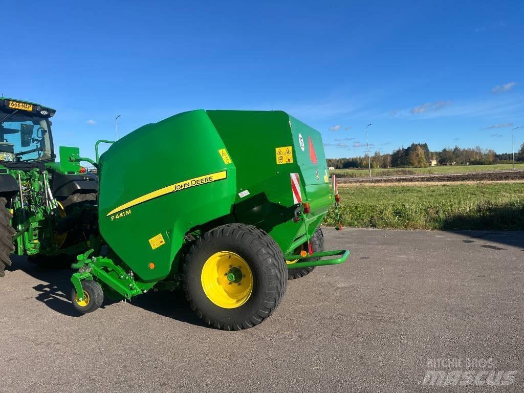 John Deere F441M Prasy zwijające