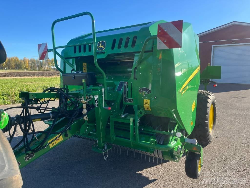 John Deere F441M Prasy zwijające
