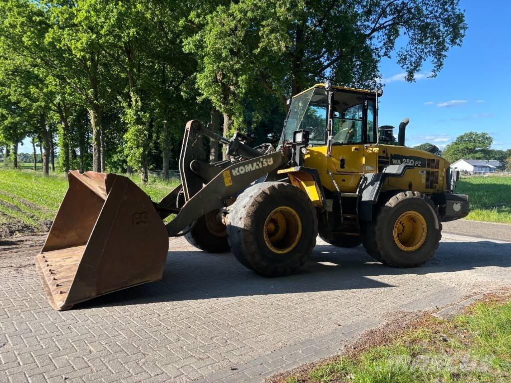 Komatsu WA250-6 Ładowarki kołowe