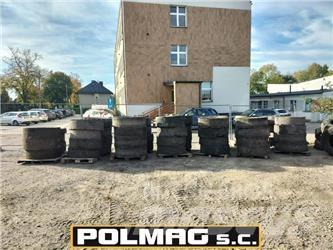 JCB full tires Opony, koła i felgi