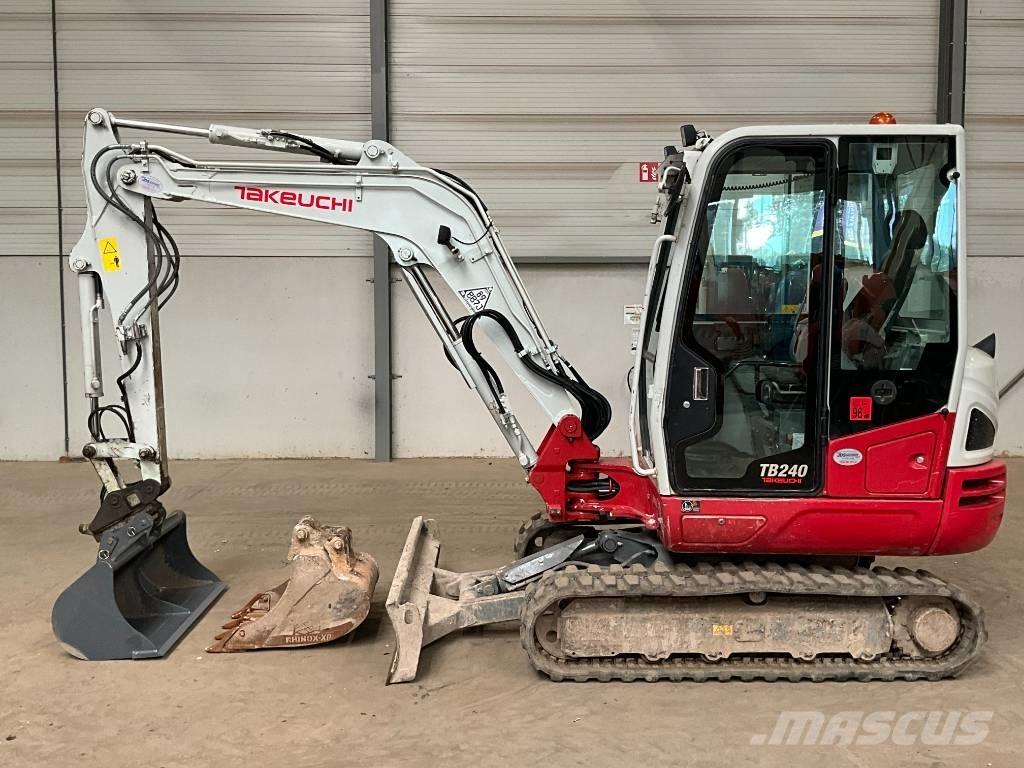 Takeuchi TB 240 Minikoparki