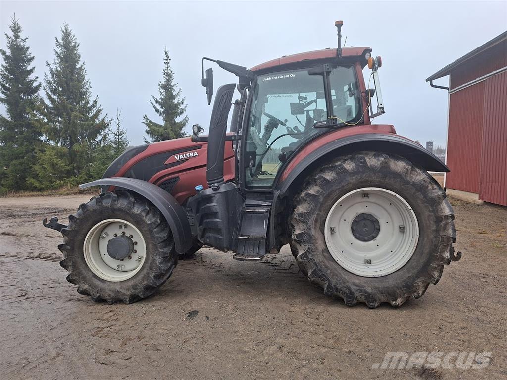 Valtra T154 Versu Ciągniki rolnicze