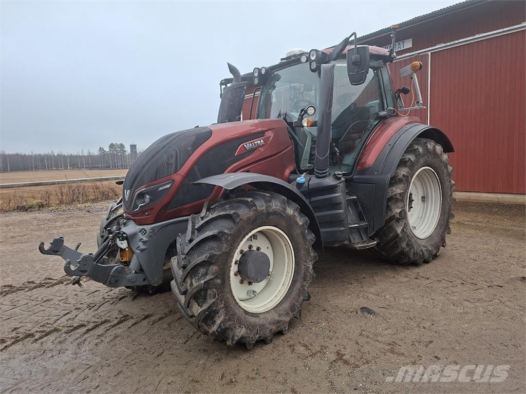 Valtra T154 Versu Ciągniki rolnicze