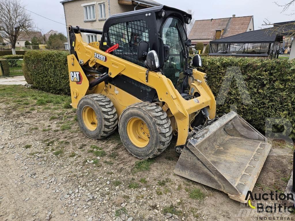 CAT 242 D 3 Ładowarki burtowe