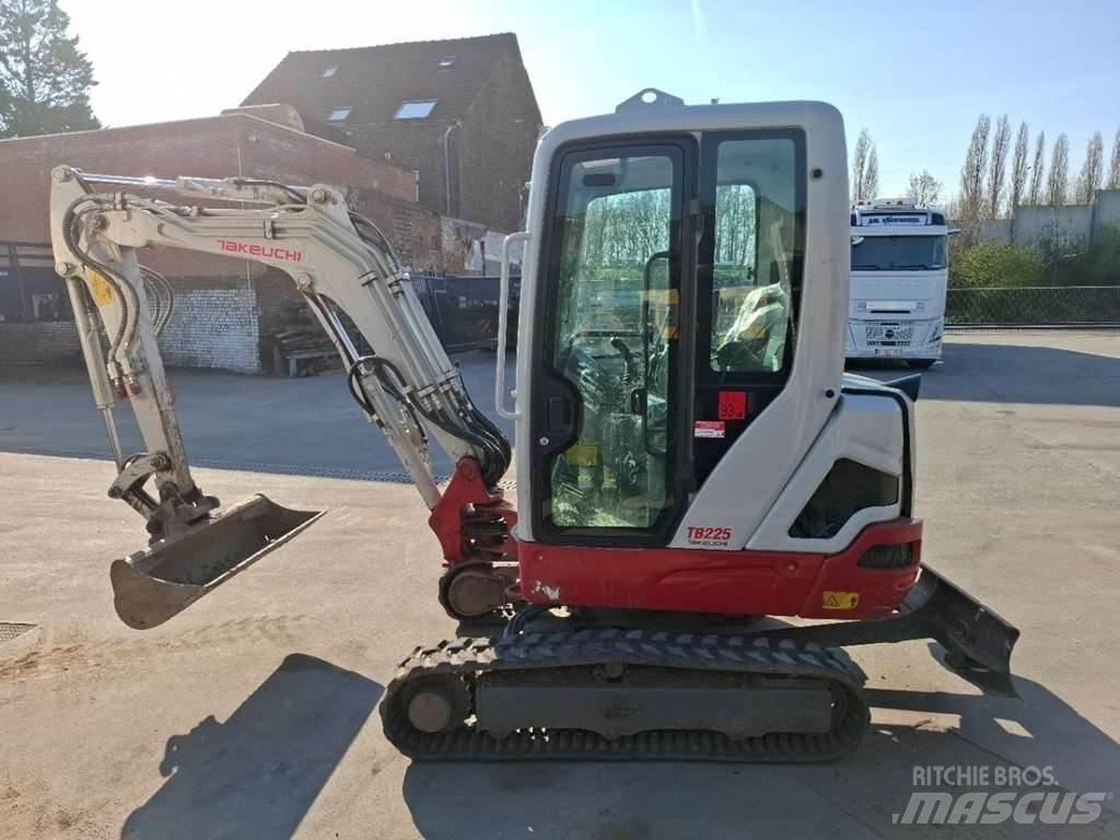 Takeuchi TB225LSA Minikoparki