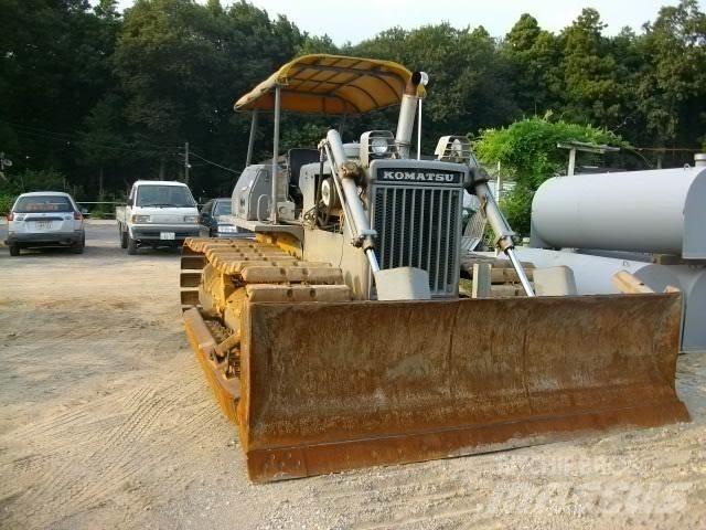 Komatsu D 40 P Spycharki gąsienicowe