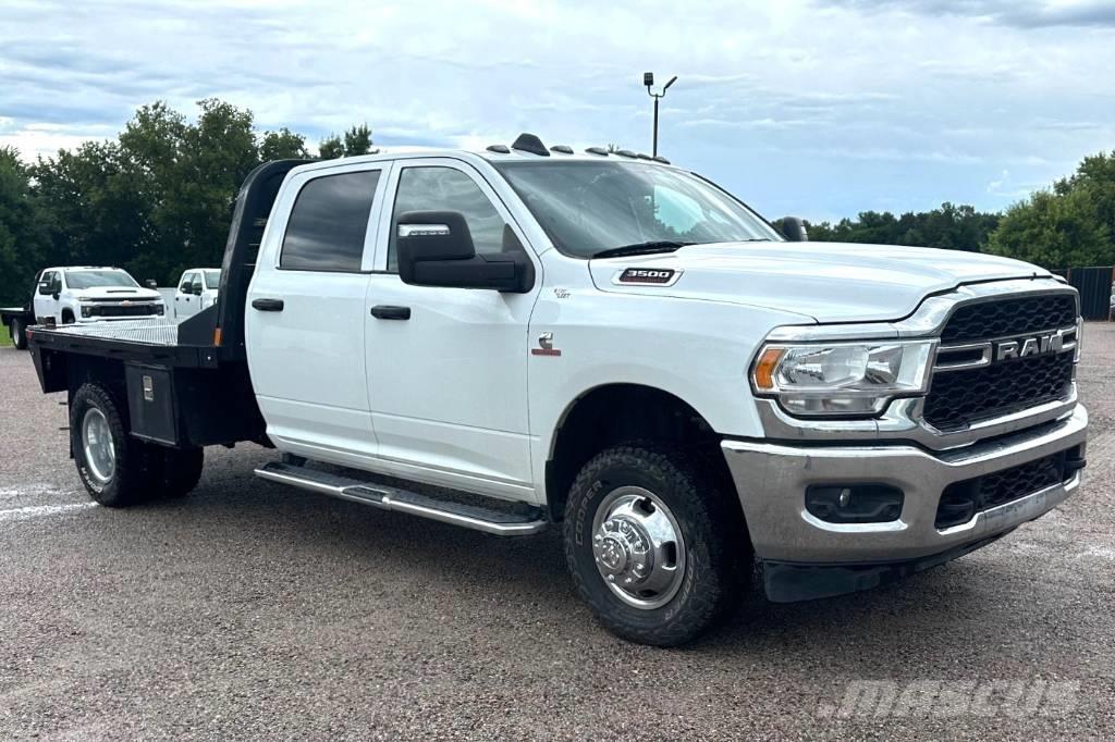 RAM 3500 TRADESMAN Ciężarówki typu Platforma / Skrzynia