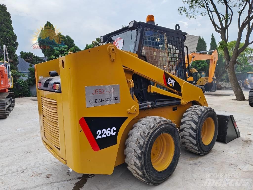 CAT 226c Ładowarki burtowe
